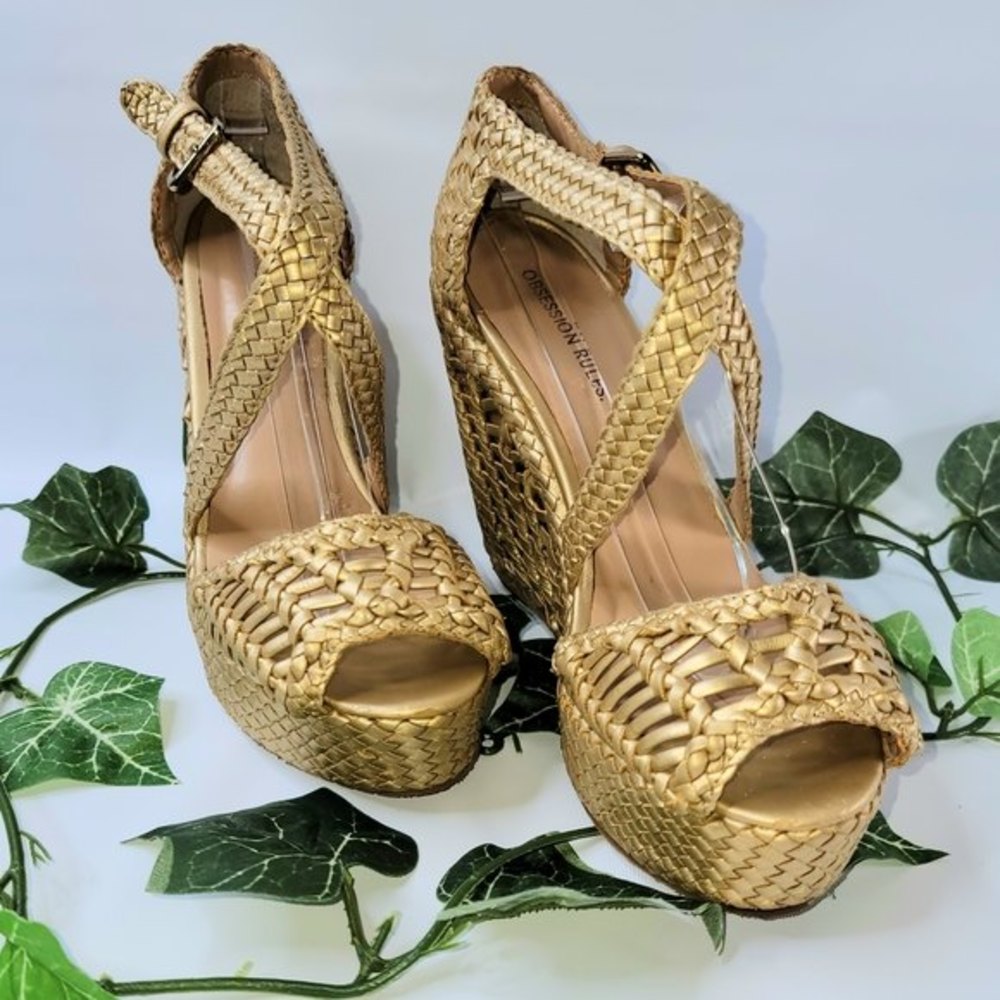 OBSESSION RULES WOMEN LADIES 8 GOLD BUCKLE 3" PLATFORM WEDGE OPEN TOE SANDAL